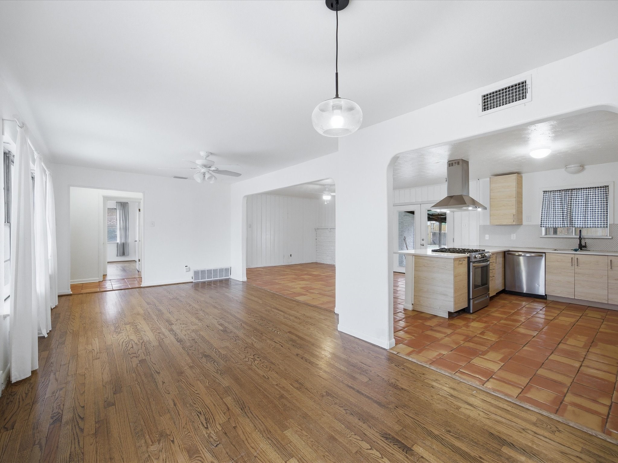 514 W Ridgewood Drive