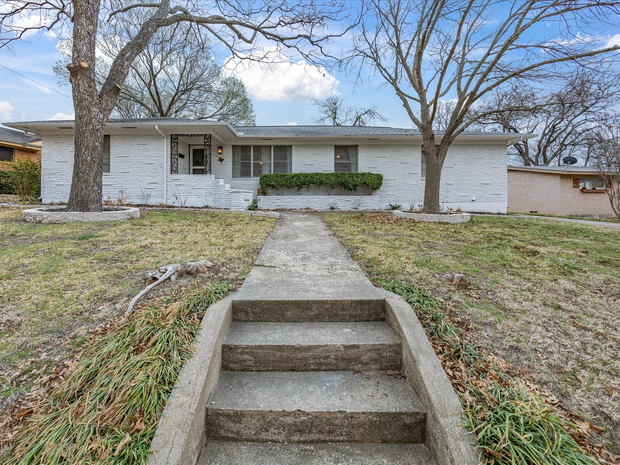 514 W Ridgewood Drive
