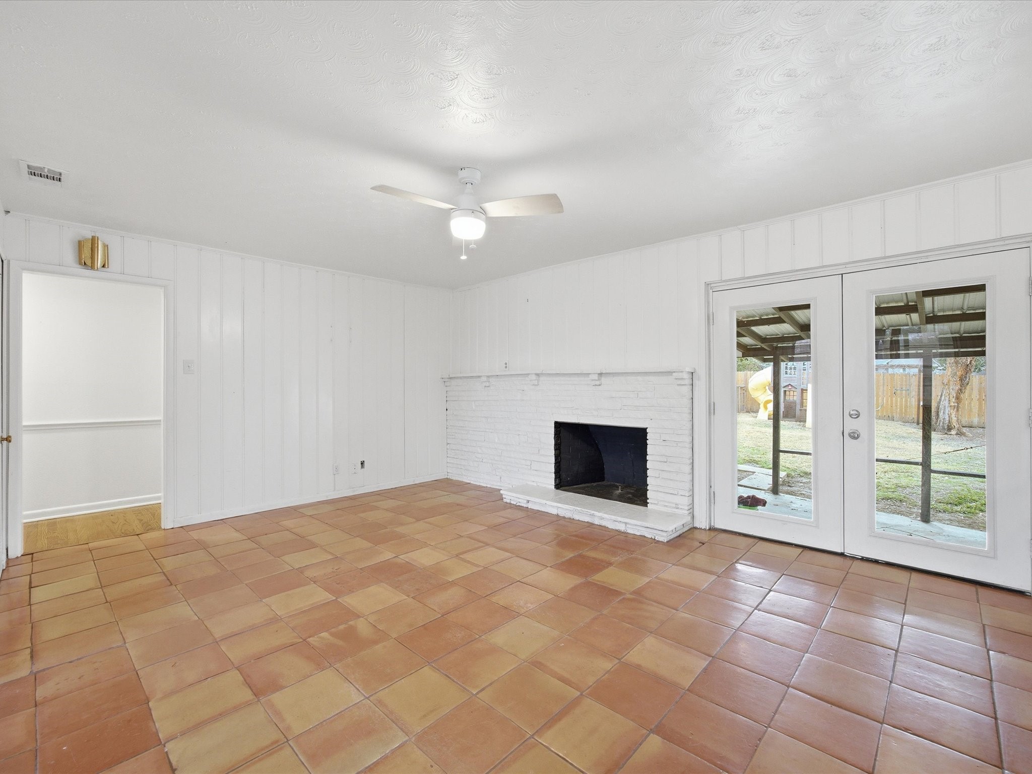 514 W Ridgewood Drive