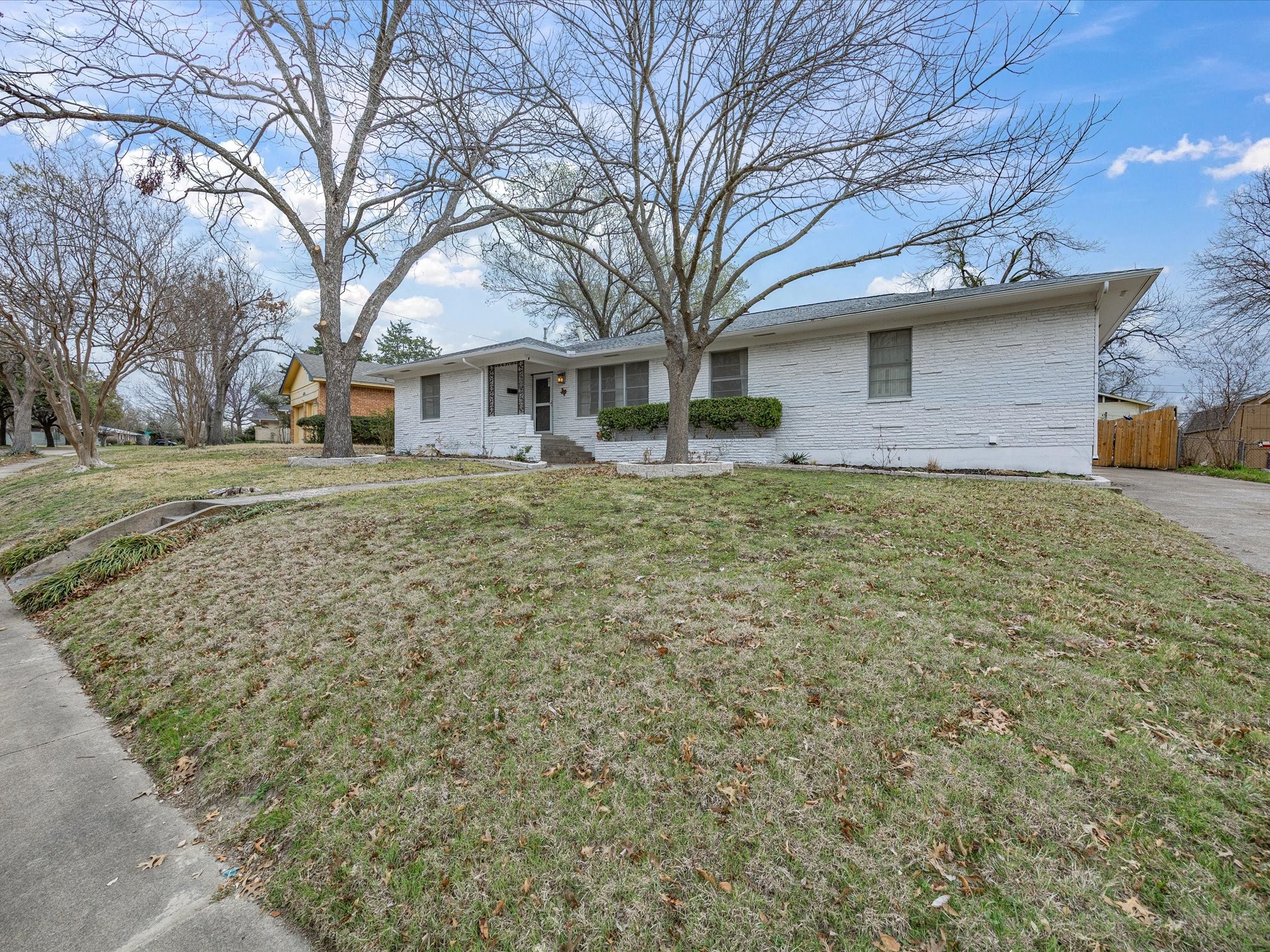 514 W Ridgewood Drive