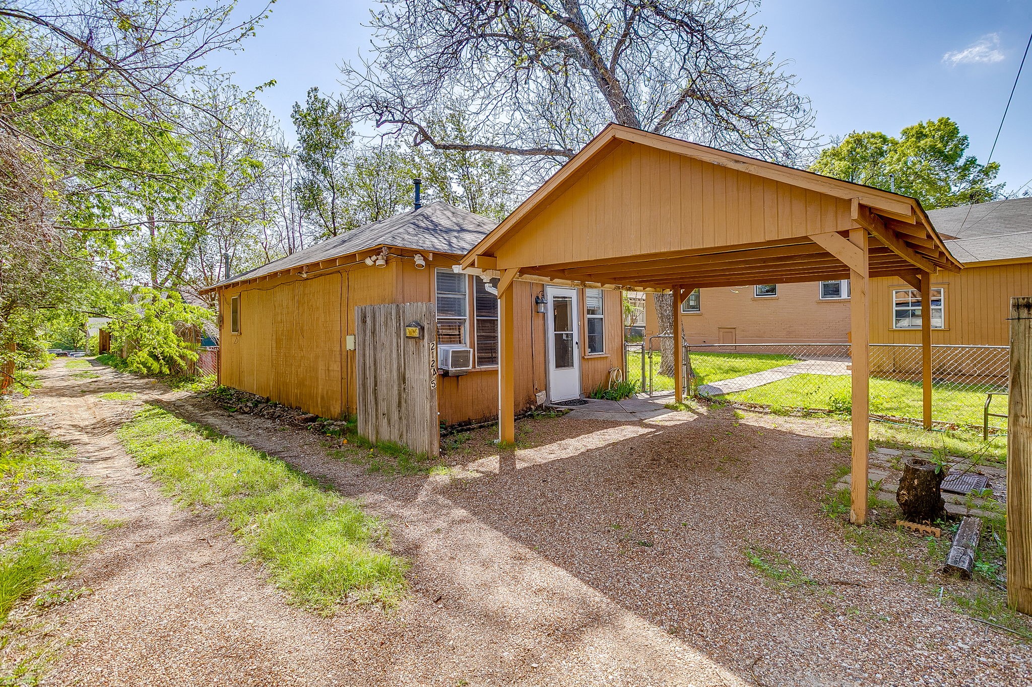 2124 Weatherbee Street