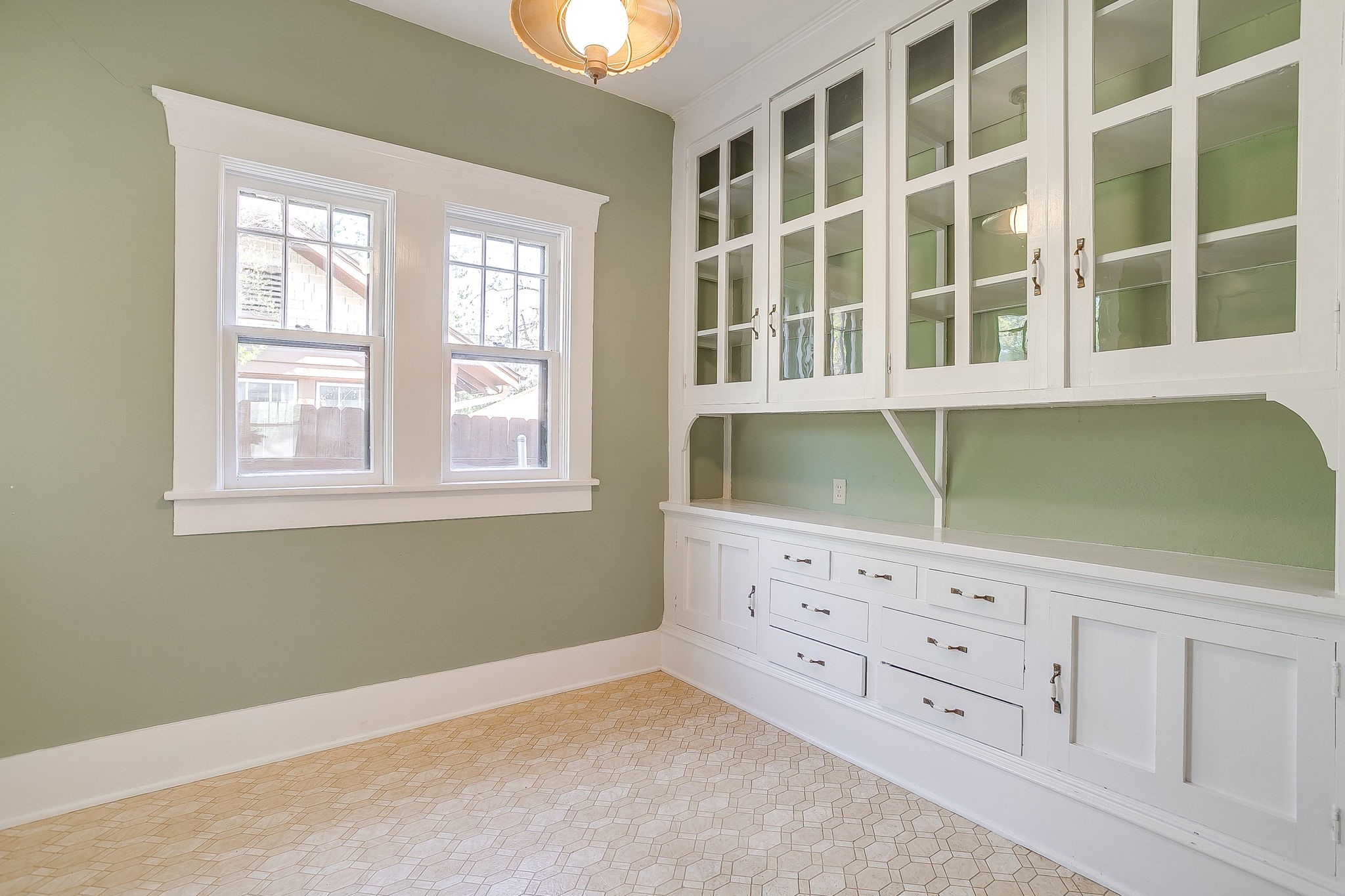 2124 Weatherbee Street