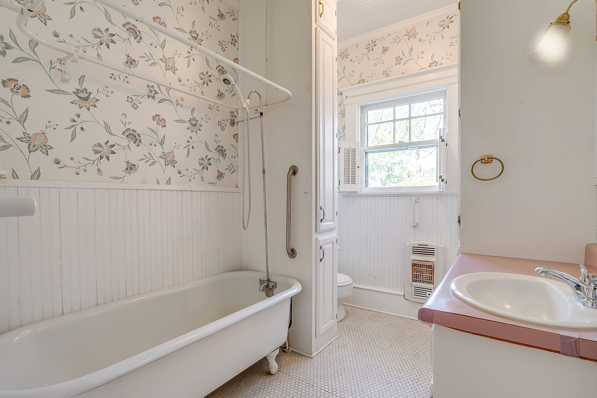 2124 Weatherbee Street