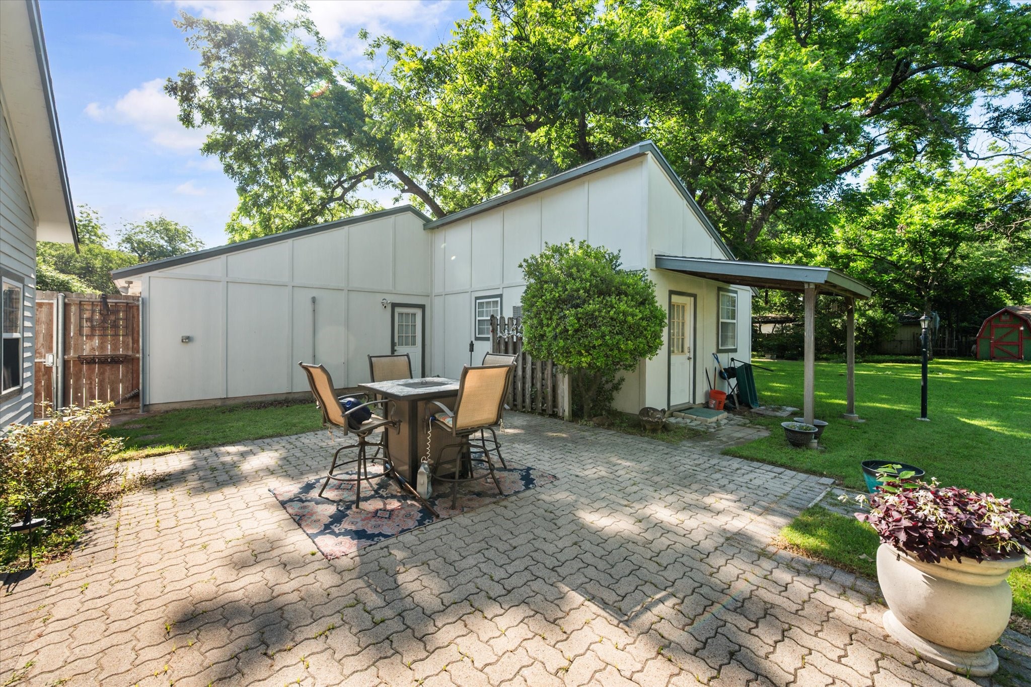 4421 Blackstone Drive