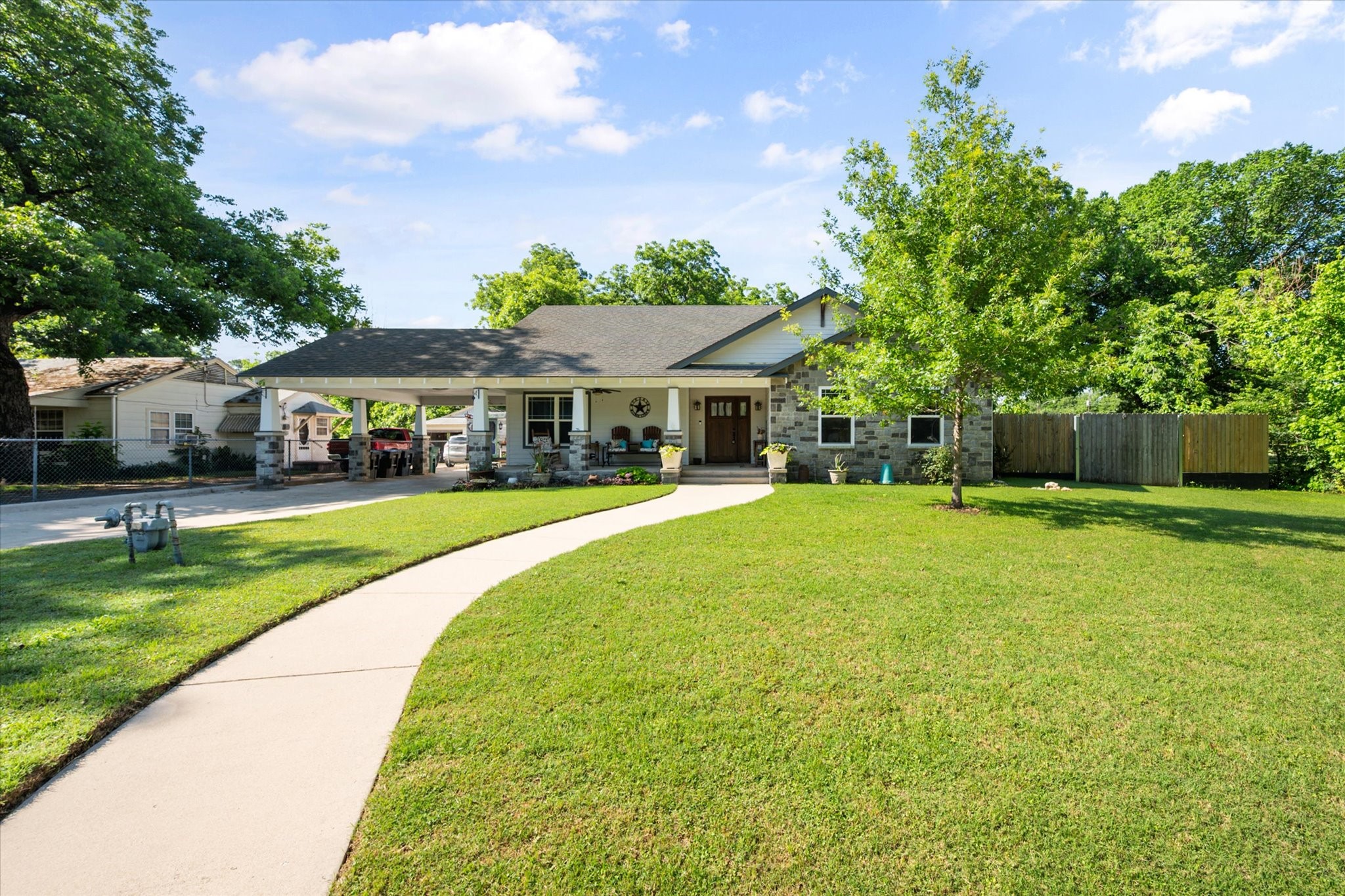 4421 Blackstone Drive