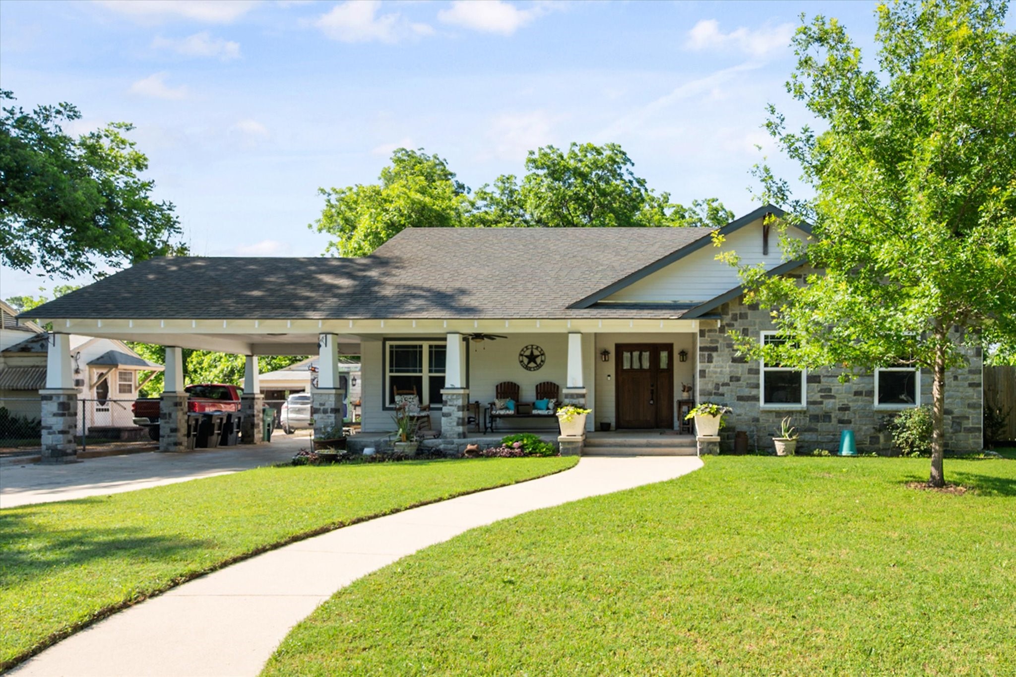 4421 Blackstone Drive