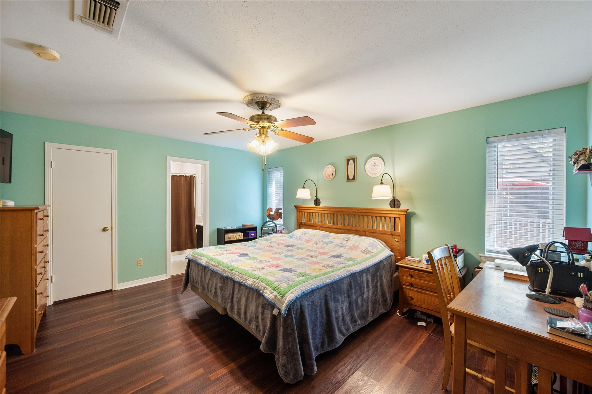 1001 Whispering Oak Court