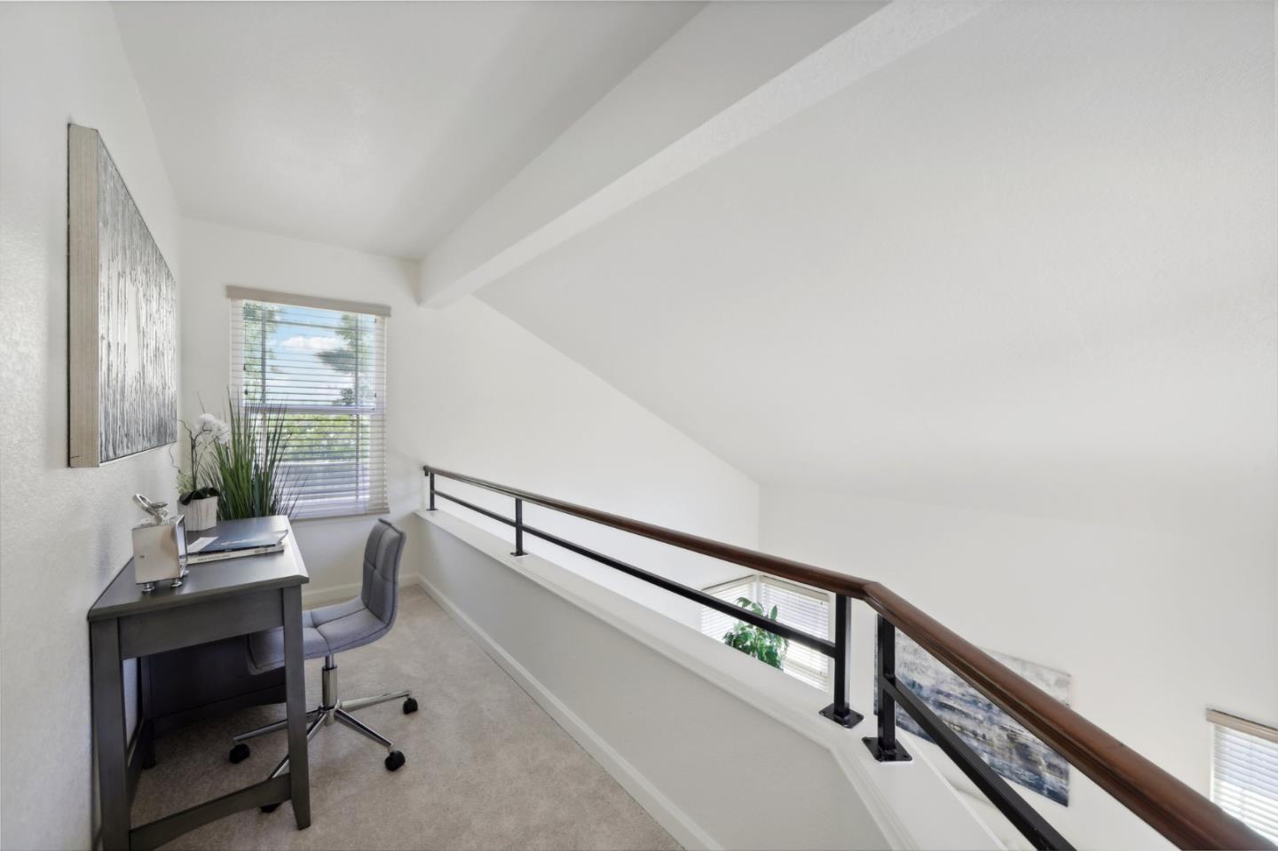 1512 Foothill AVE