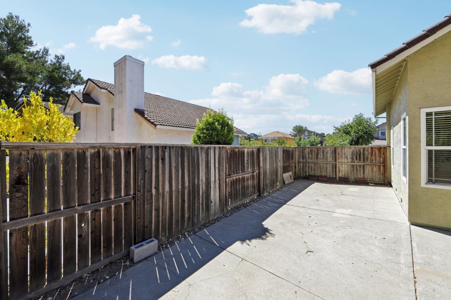 1512 Foothill AVE