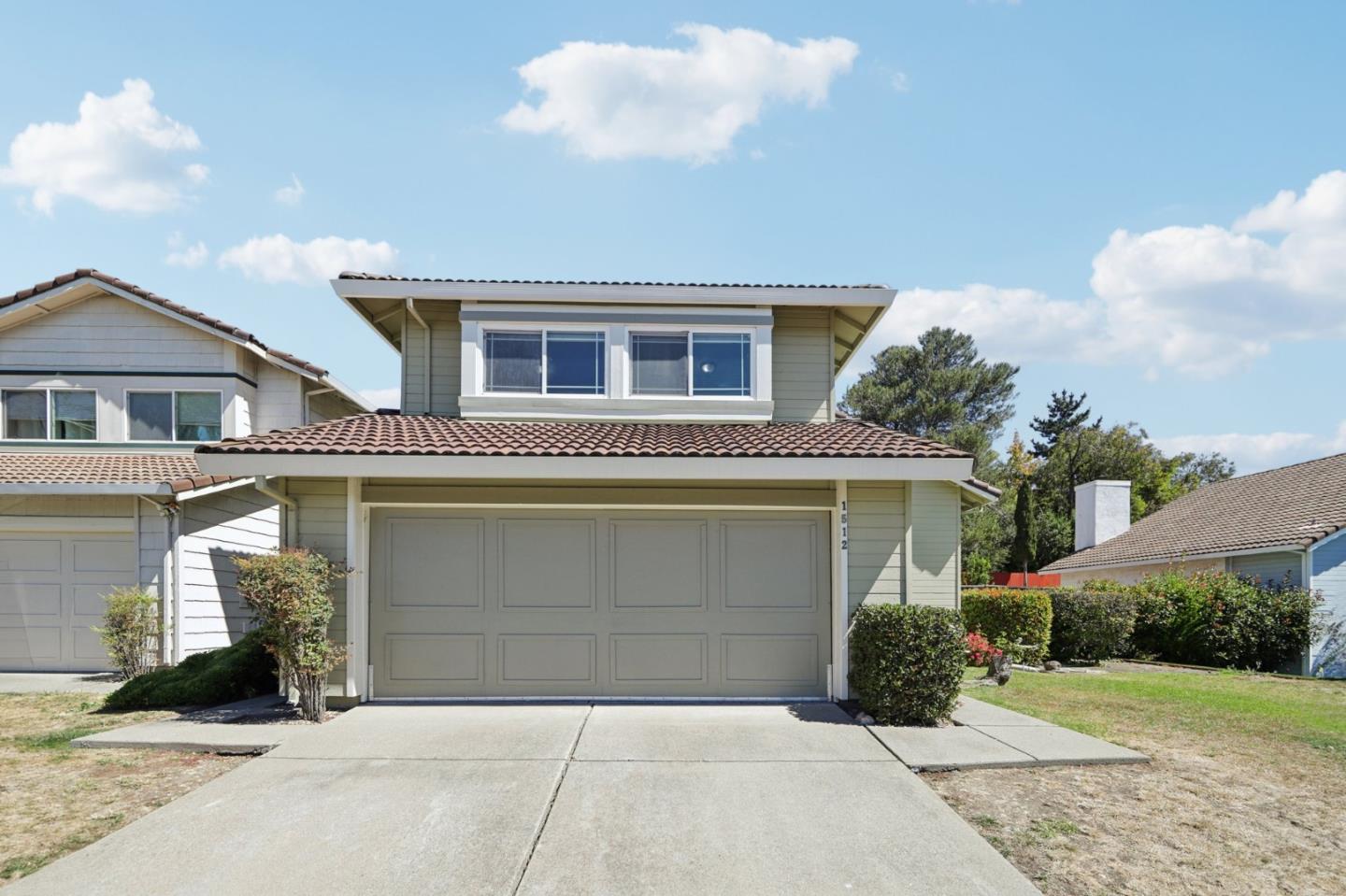 1512 Foothill AVE
