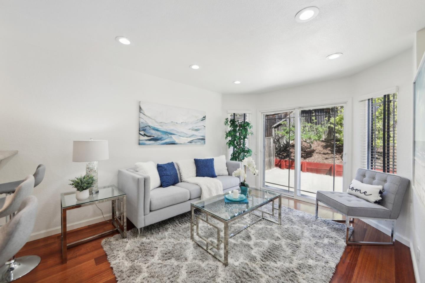 1512 Foothill AVE