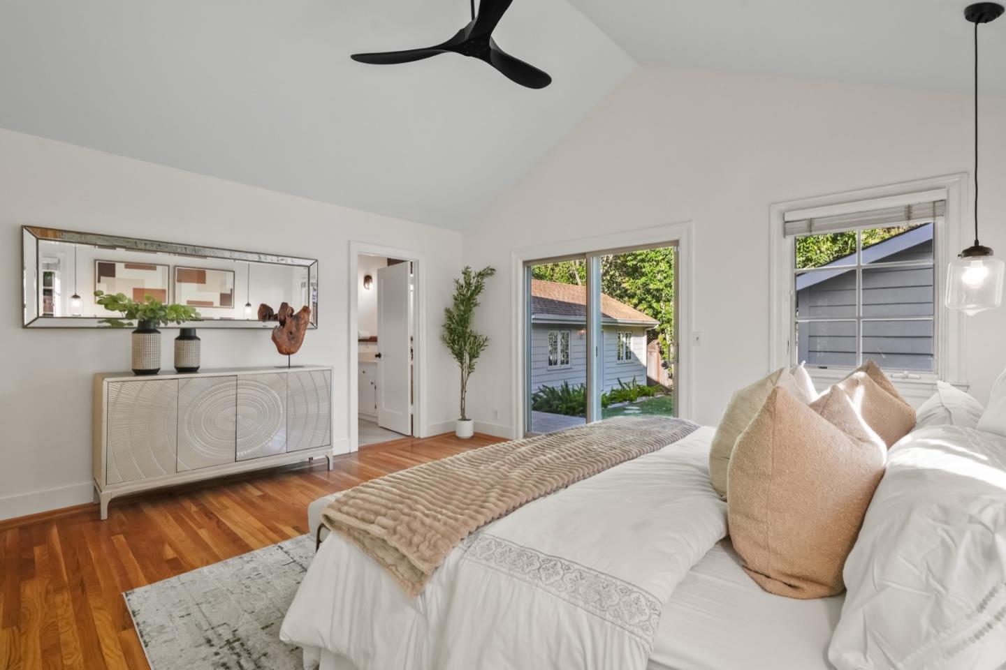 2061 Valparaiso Avenue