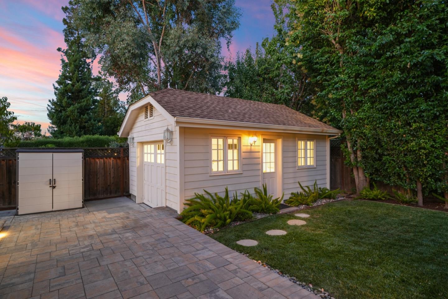 2061 Valparaiso Avenue