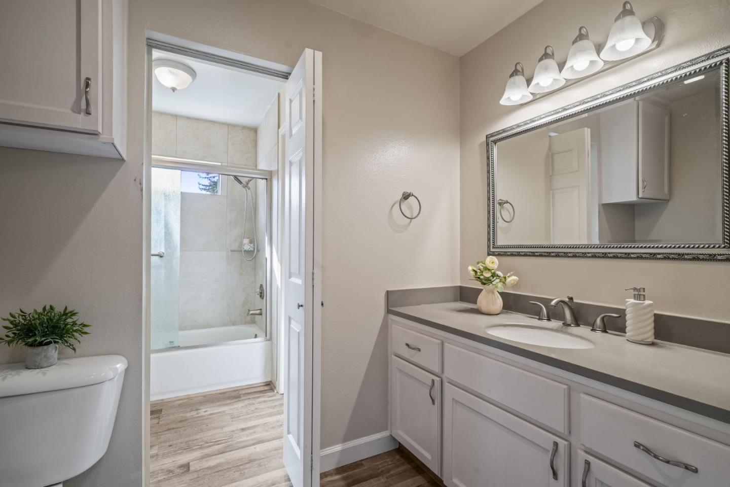 408 - 410 Morse Avenue