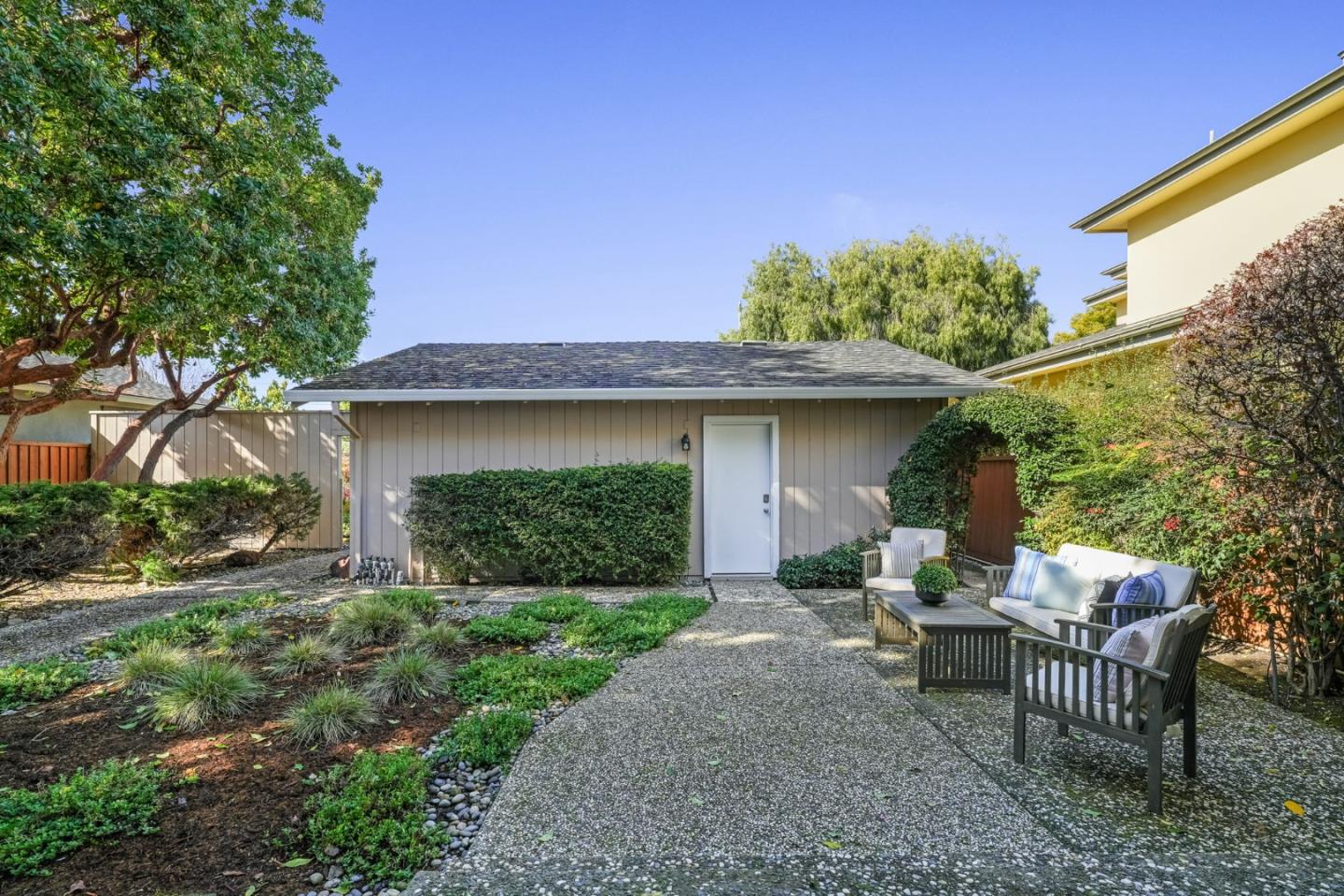 408 - 410 Morse Avenue