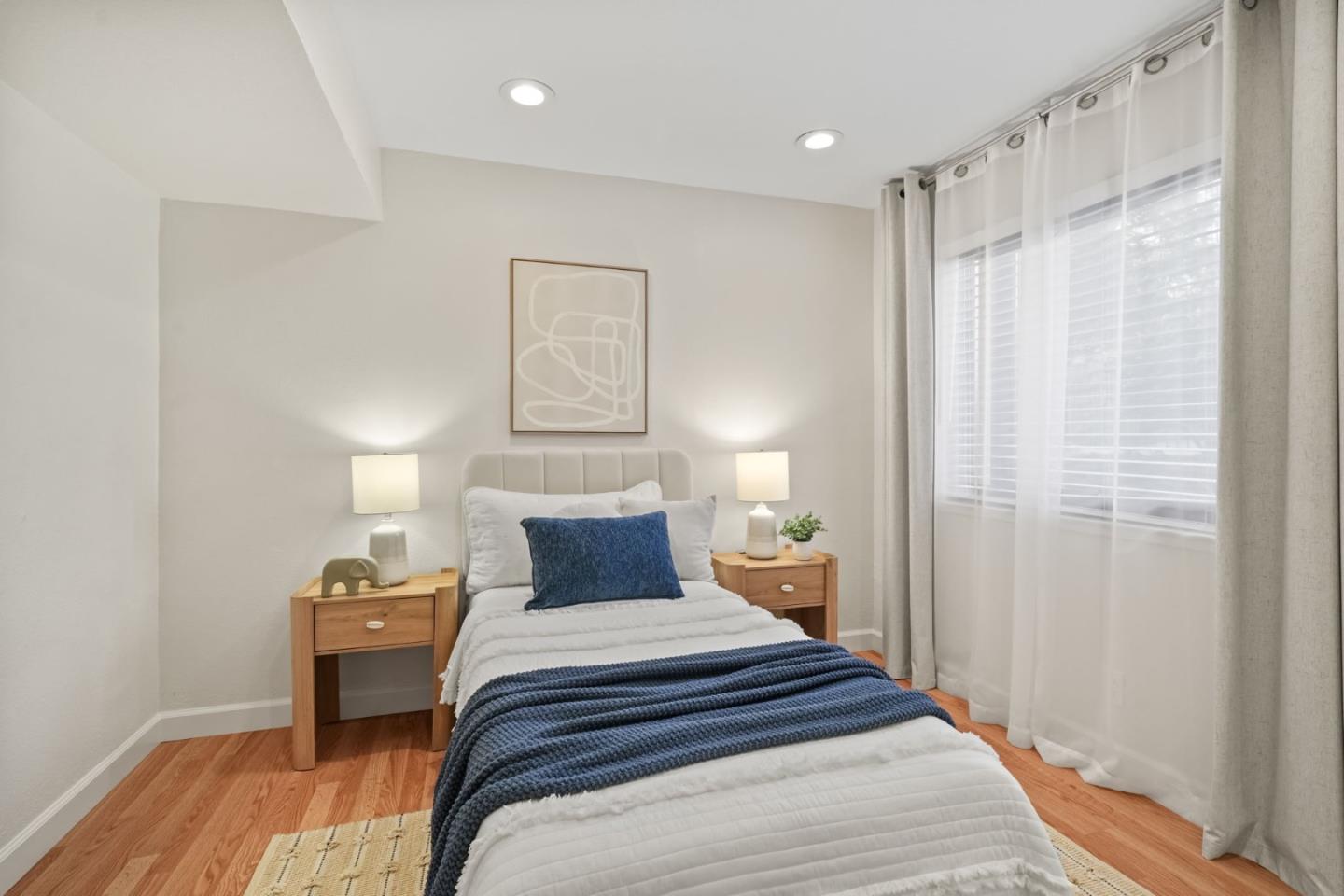 1 Laurel 102