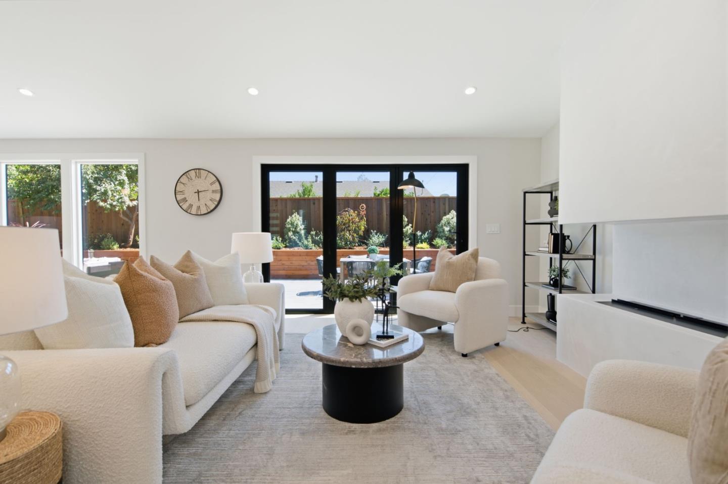 7102 Golden Gate DR