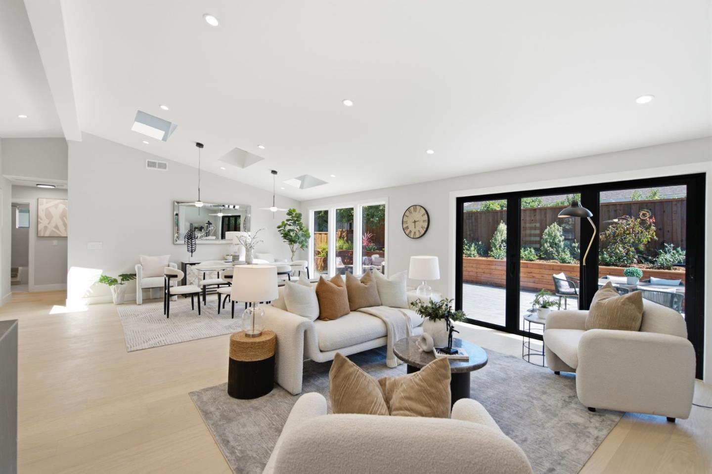 7102 Golden Gate DR