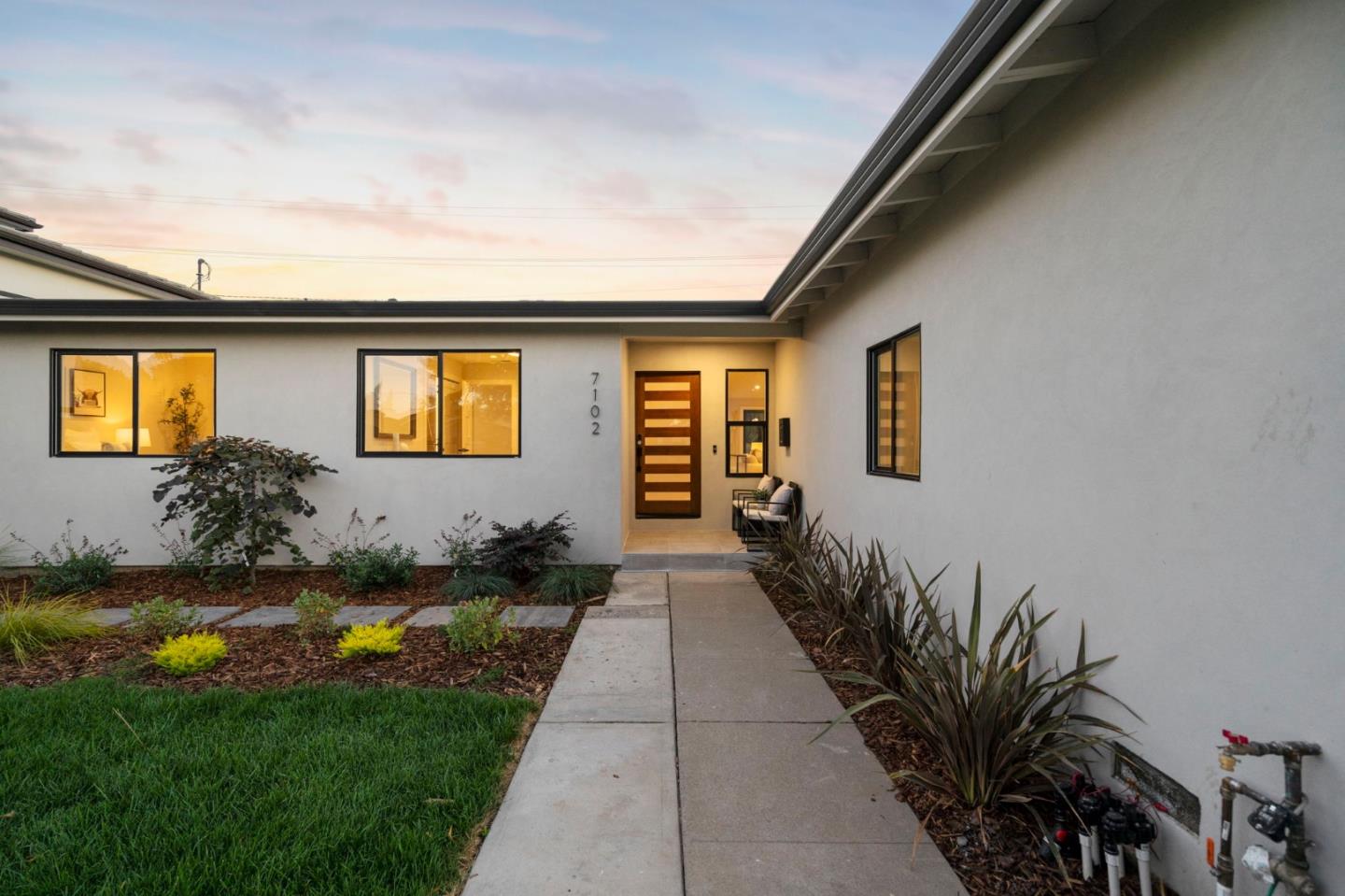 7102 Golden Gate DR