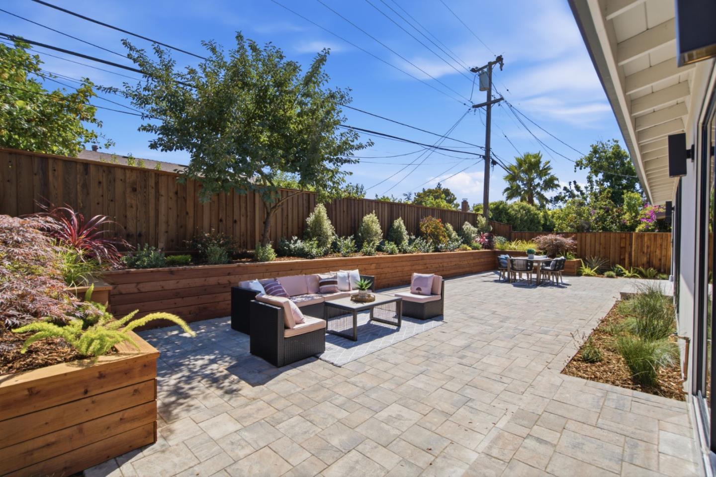 7102 Golden Gate DR