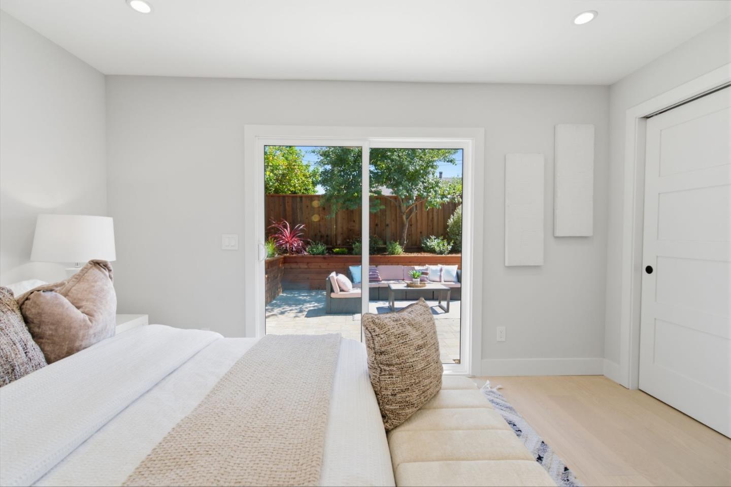 7102 Golden Gate DR