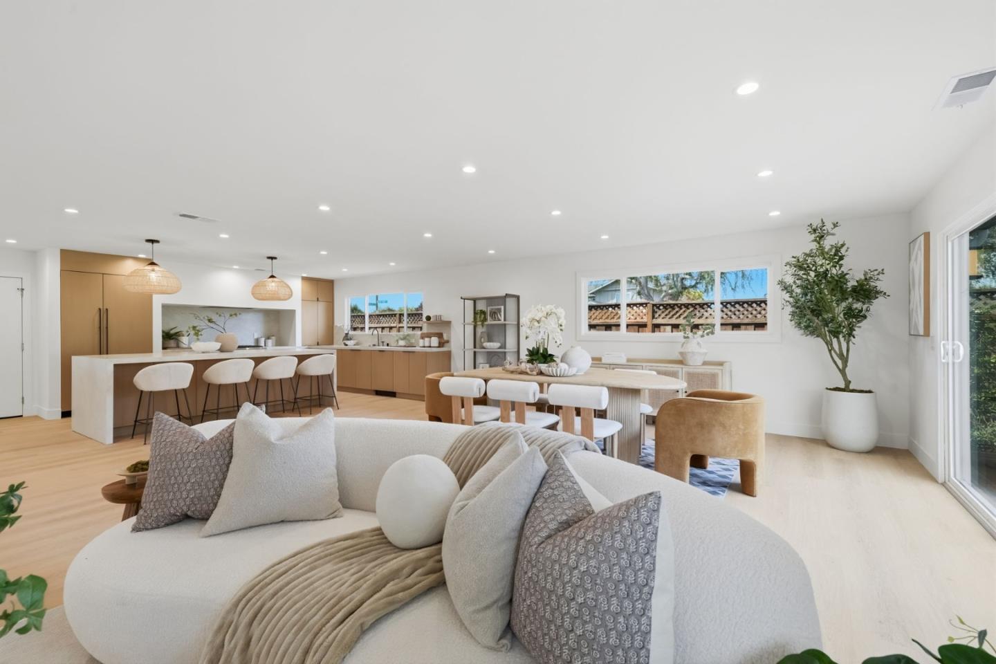 904 Del Monte PL