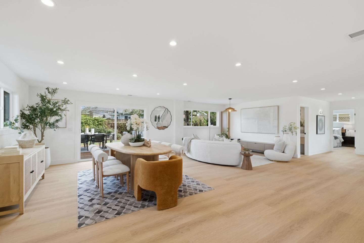 904 Del Monte PL