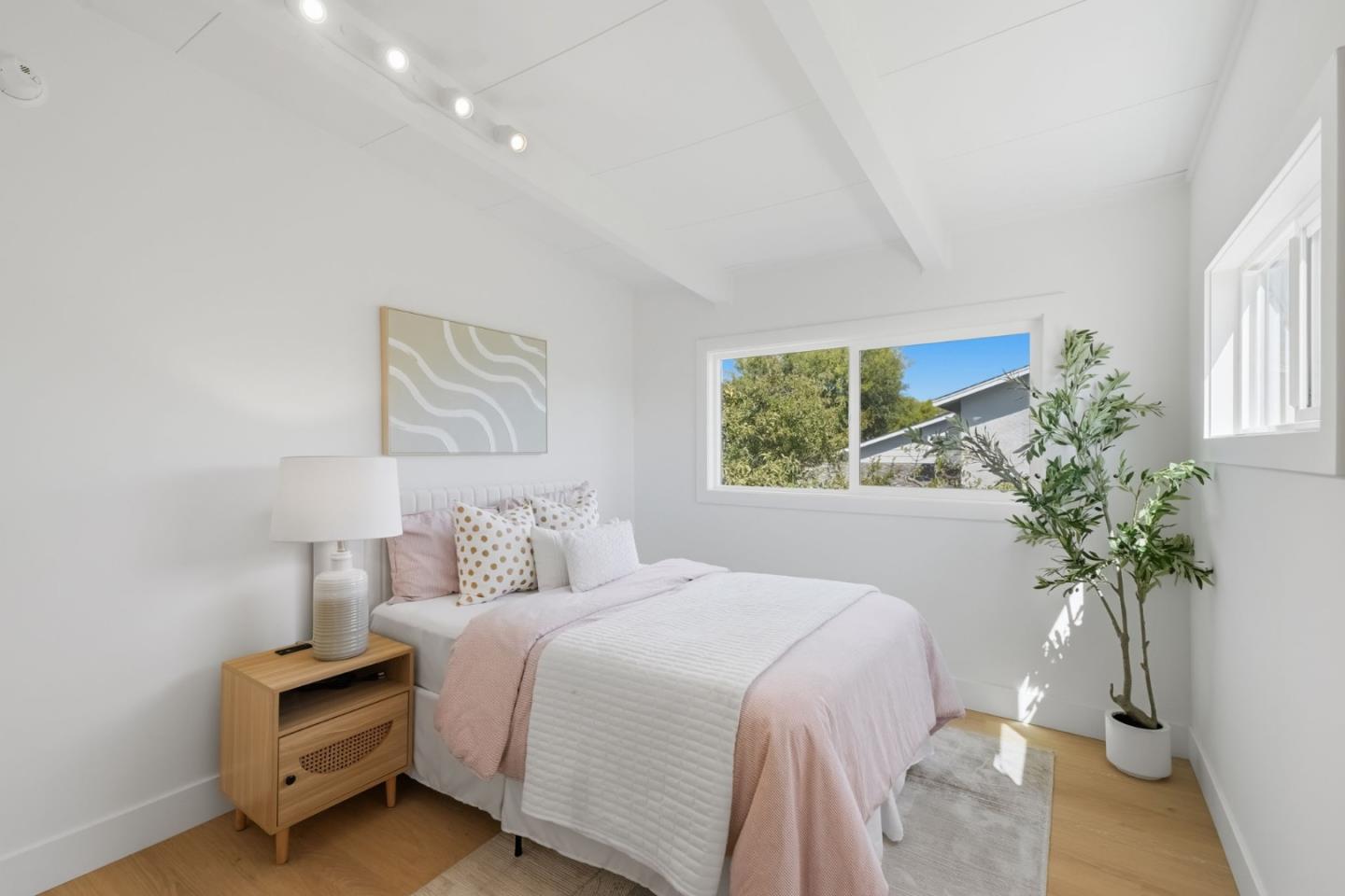 904 Del Monte PL
