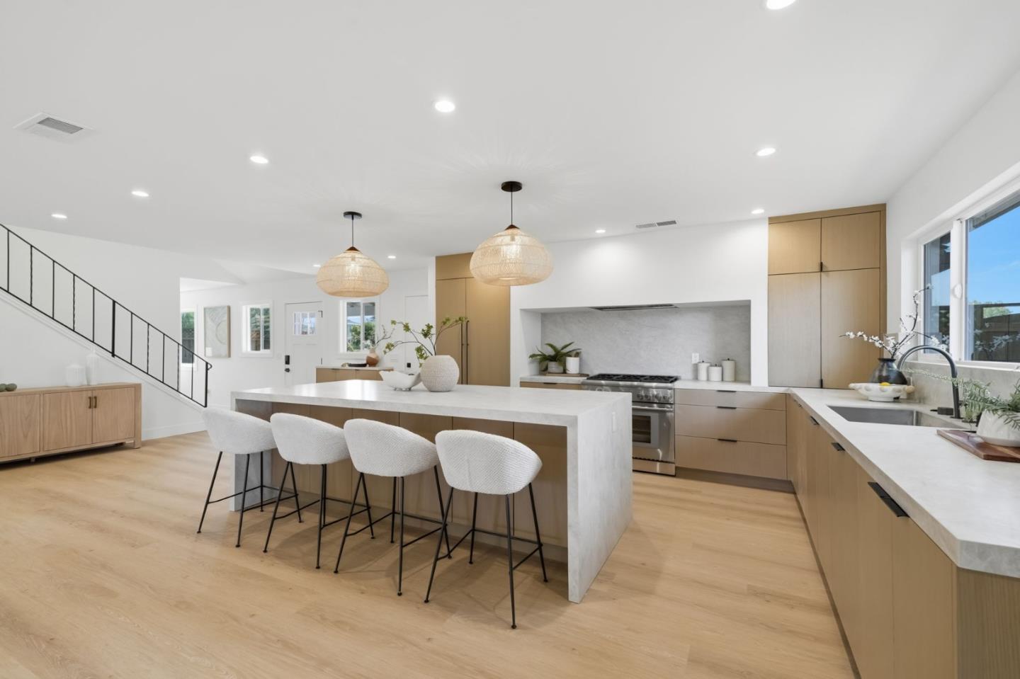 904 Del Monte PL