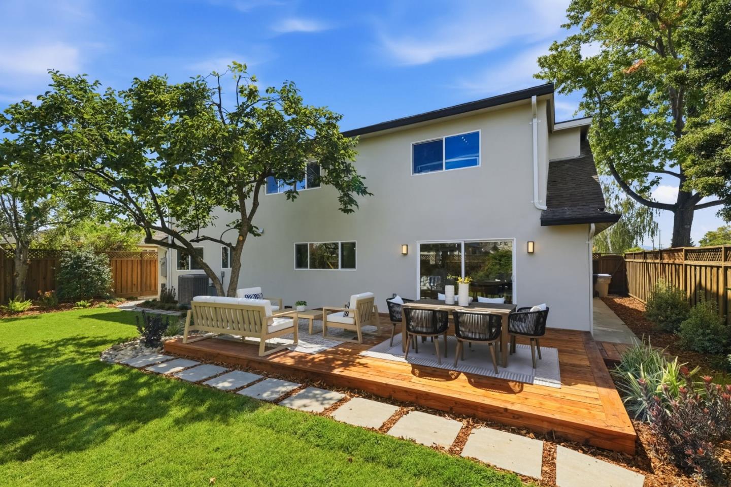 904 Del Monte PL