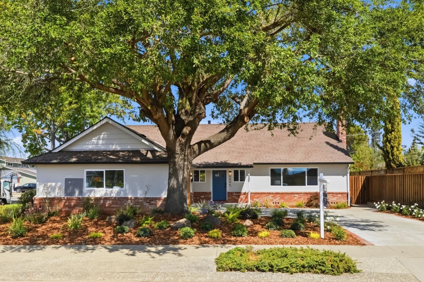 904 Del Monte PL