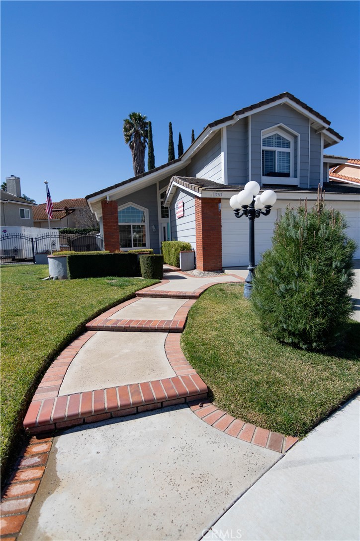 17940 Via Casitas
