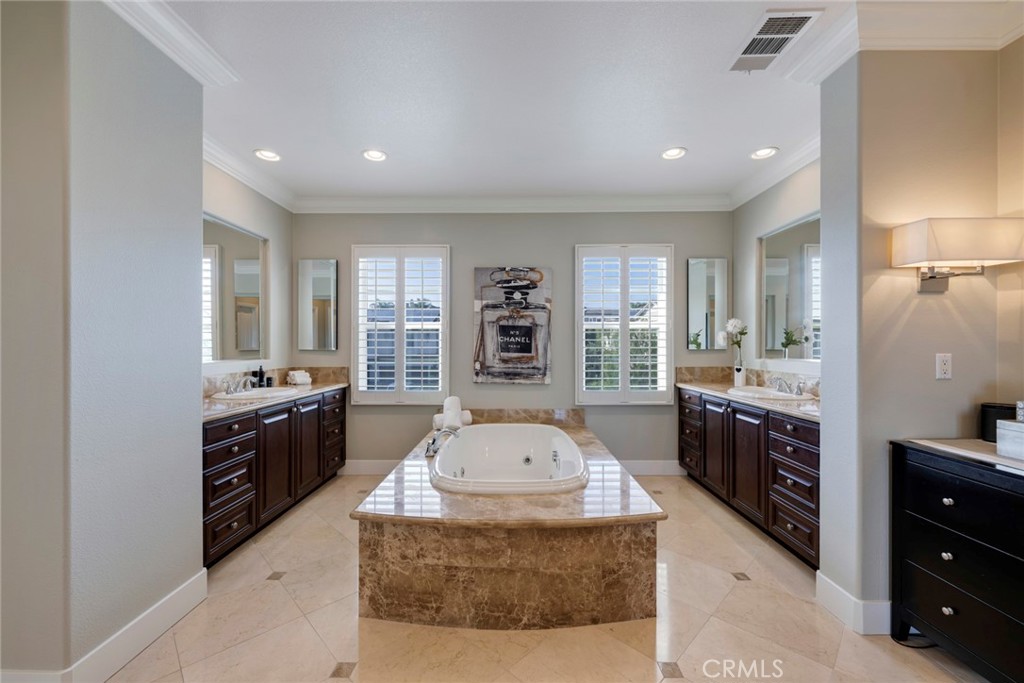 18598 Oaklawn Lane