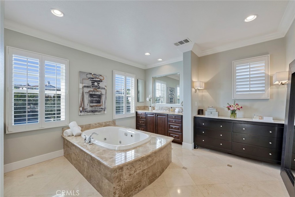 18598 Oaklawn Lane