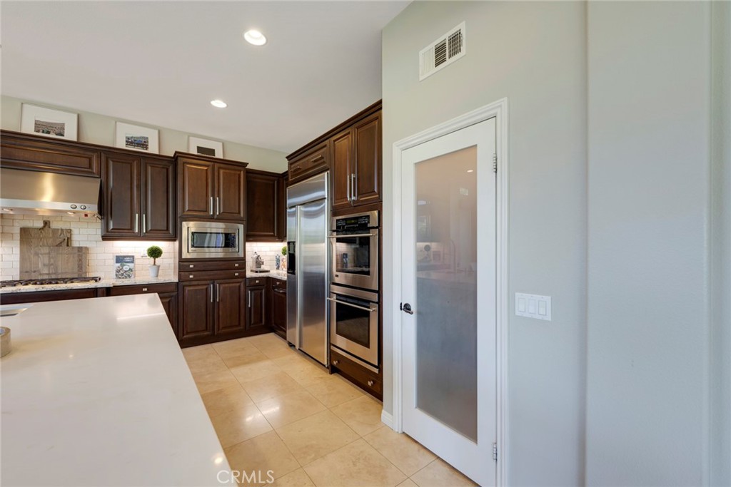 18598 Oaklawn Lane