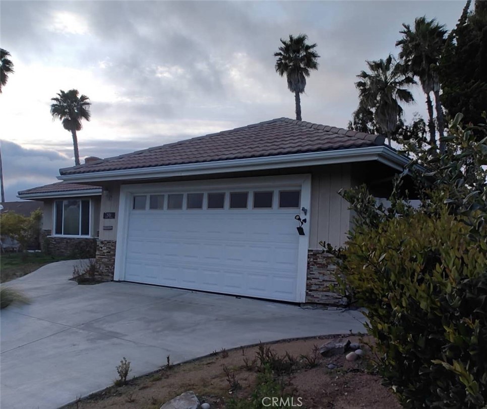 25201 Via Piedra Blanca