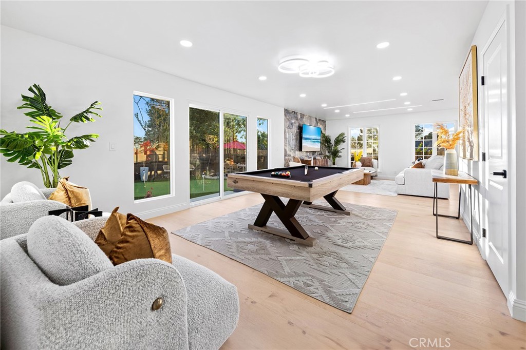 326 E Sierra Madre Avenue