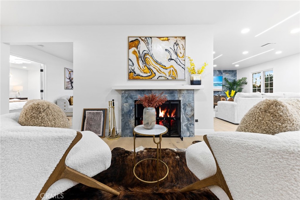 326 E Sierra Madre Avenue