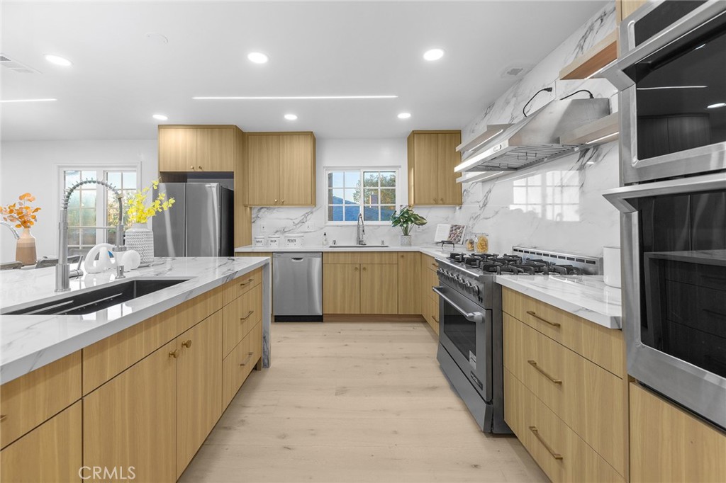 326 E Sierra Madre Avenue