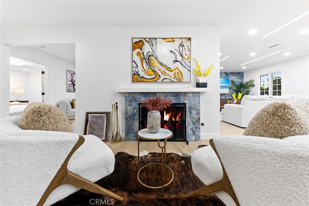 326 E Sierra Madre Avenue