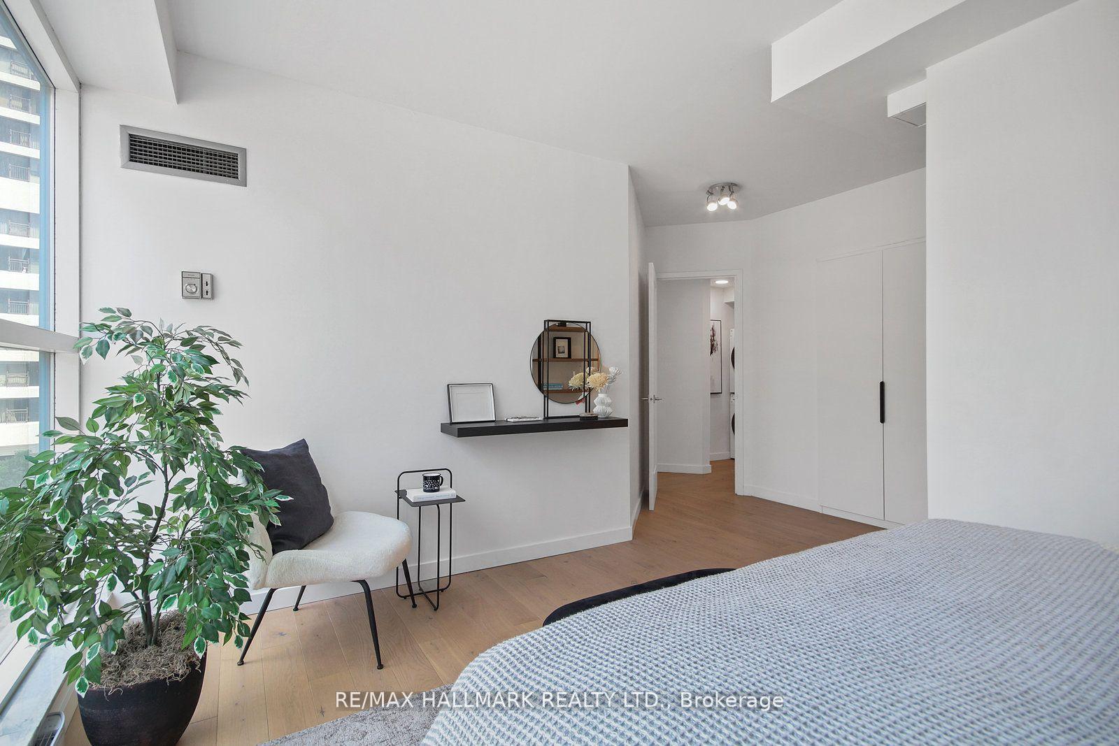 77 Harbour Square 502