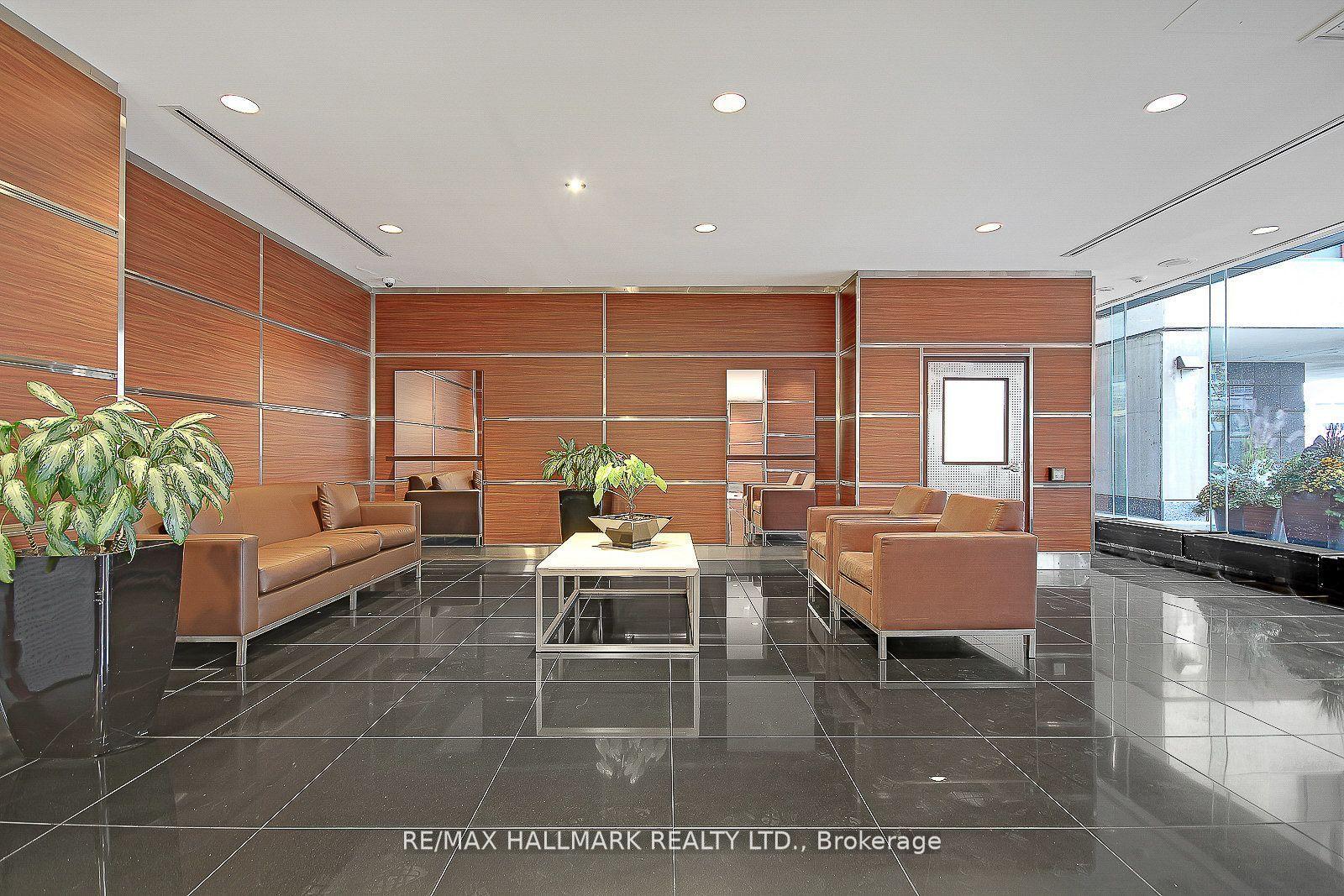 77 Harbour Square 502
