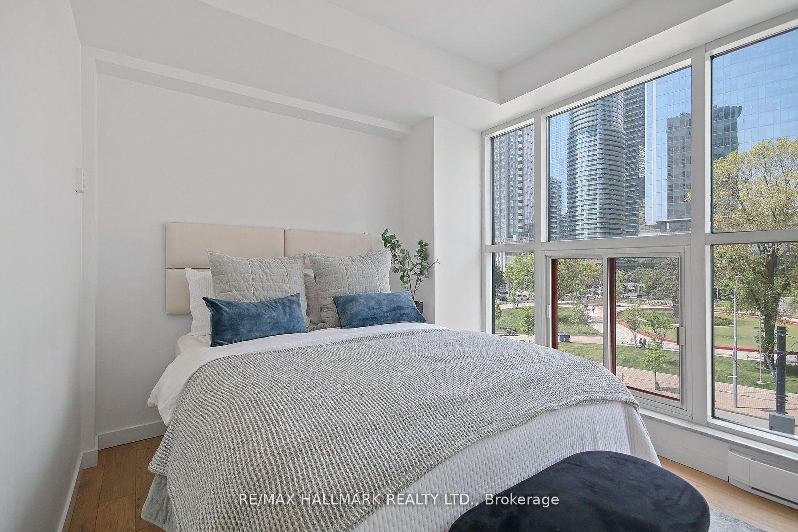77 Harbour Square 502