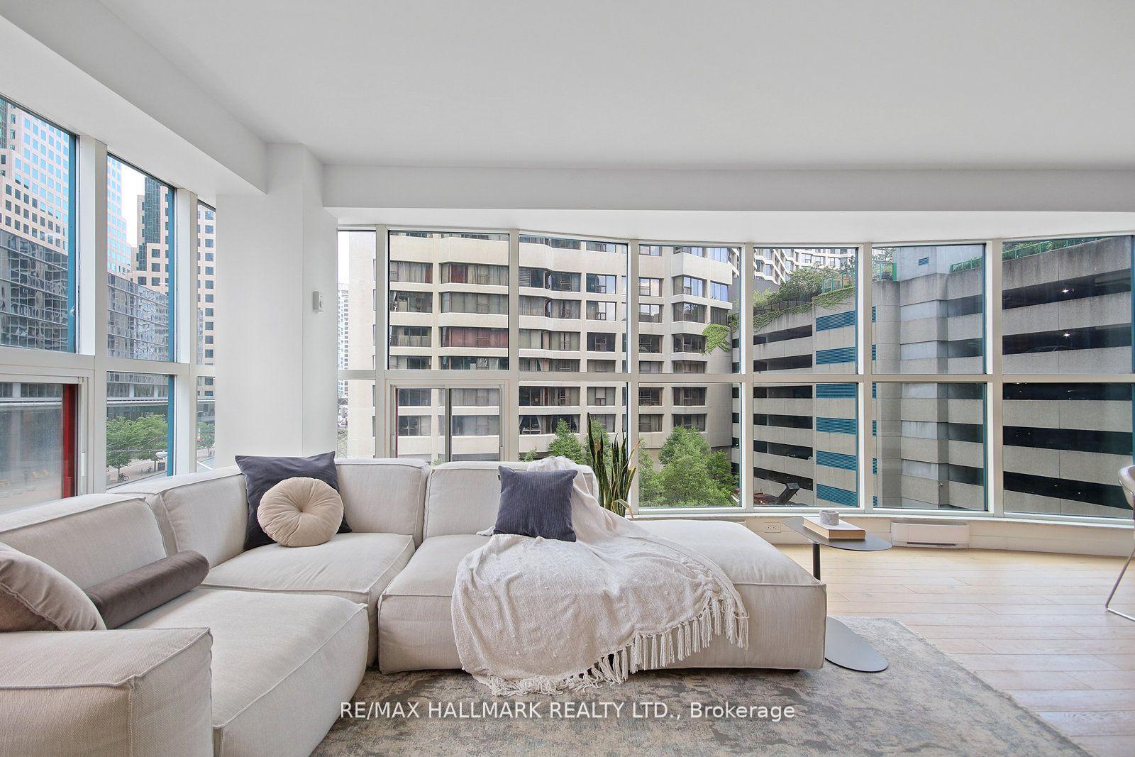 77 Harbour Square 502