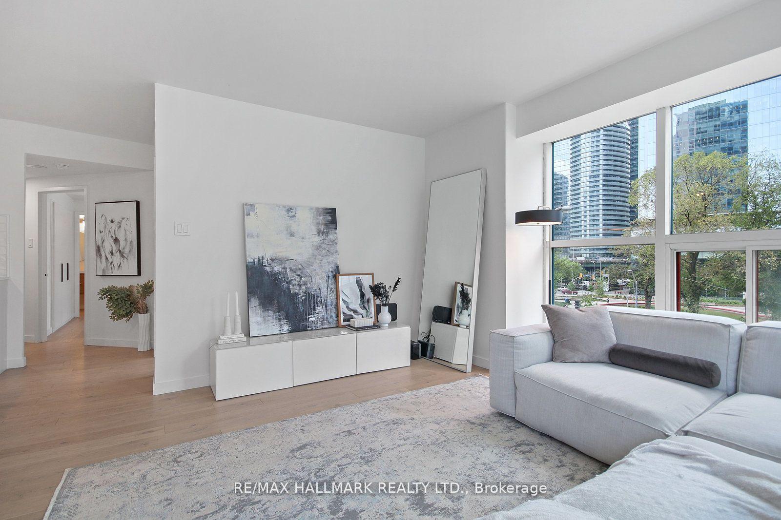 77 Harbour Square 502