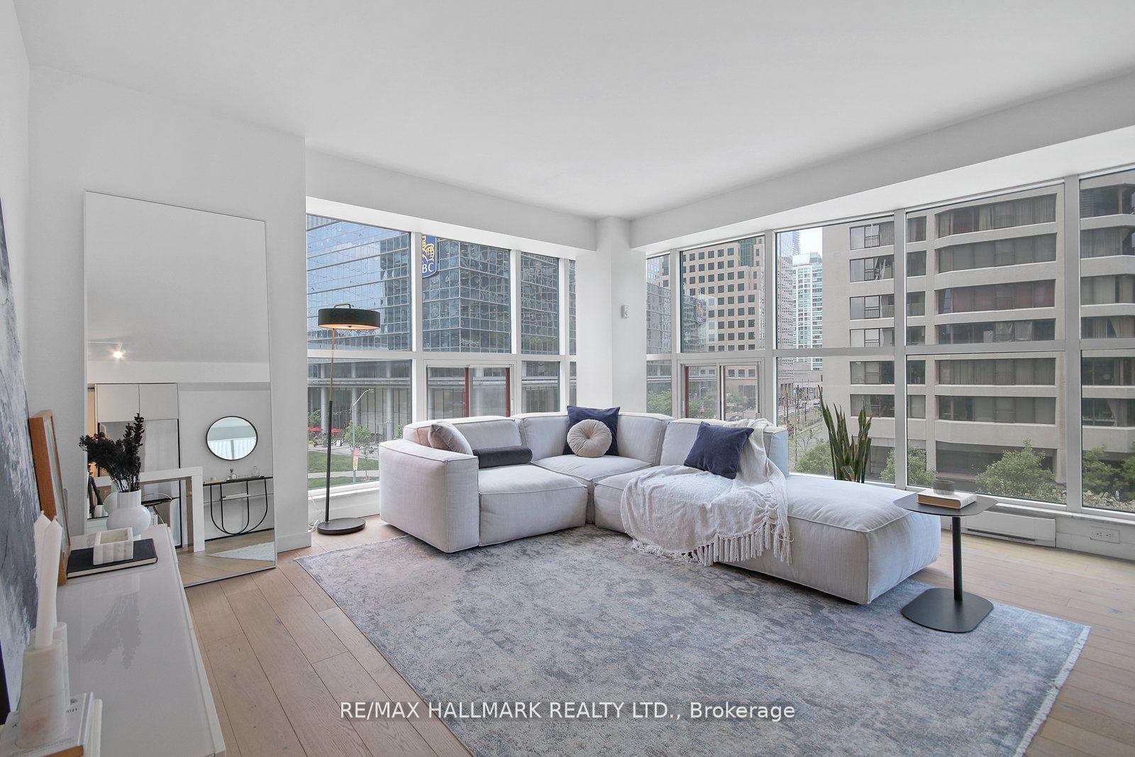 77 Harbour Square 502