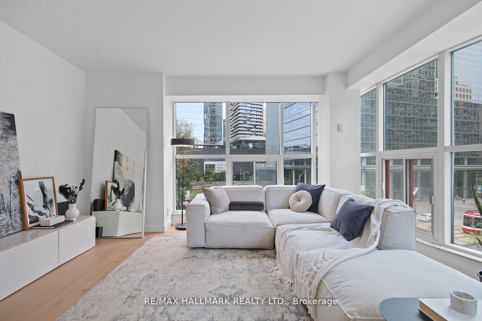 77 Harbour Square 502