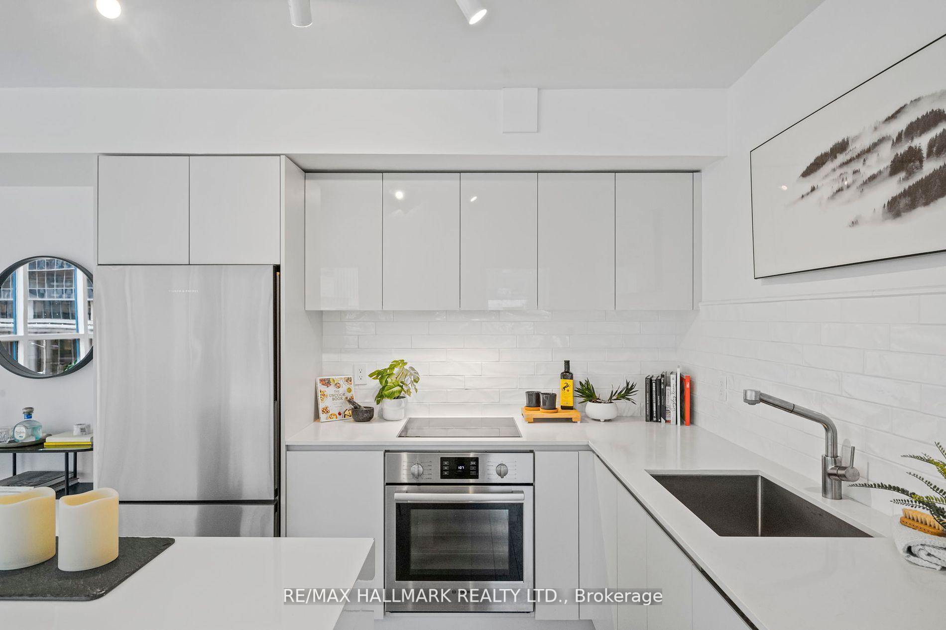 77 Harbour Square 502