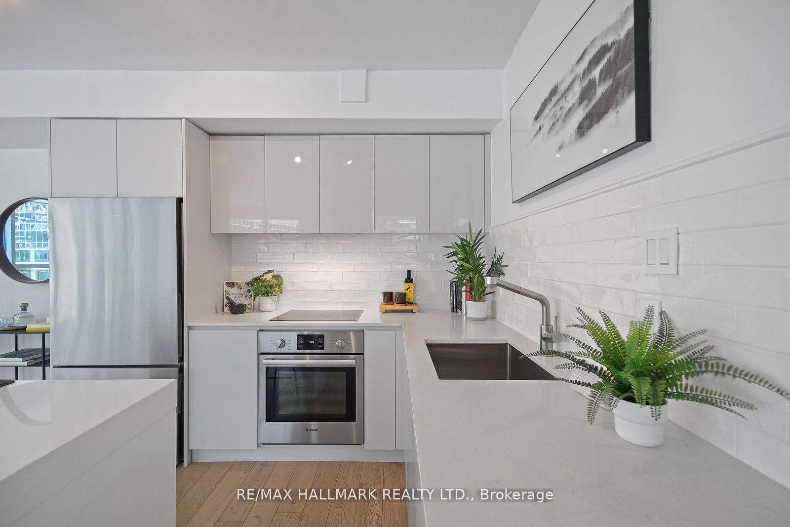 77 Harbour Square 502