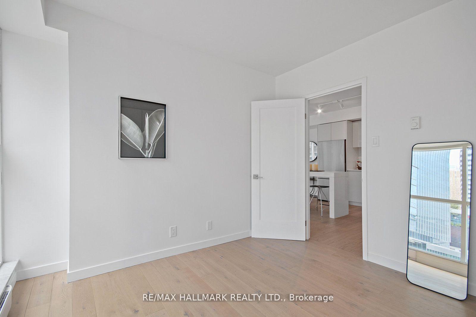 77 Harbour Square 502